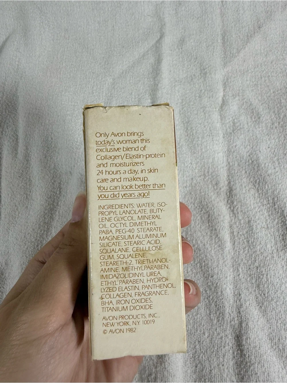 Vintage Avon Accolade Nourishing 1.5 FL. OZ. Foundation - Creamy Beige